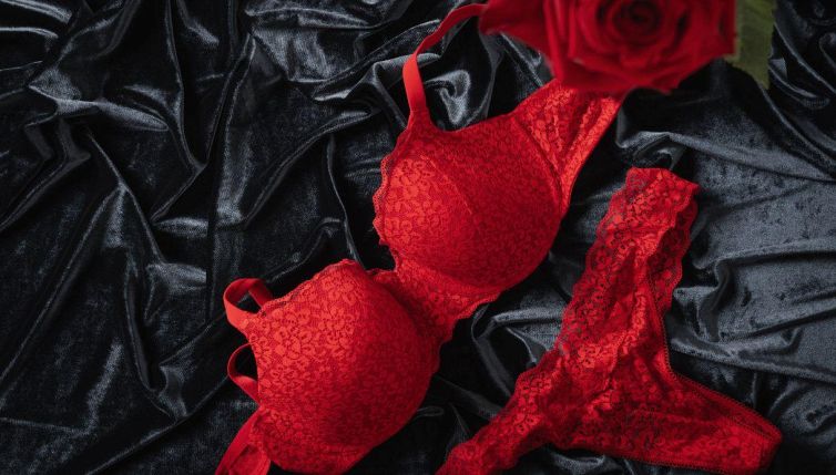 Perché si indossa l’intimo rosso a Capodanno?