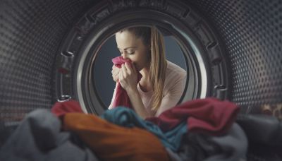 Il trucco del palmo per caricare la lavatrice senza errori