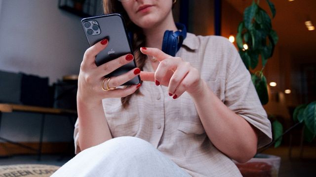 Scopre tradimento da uno spot