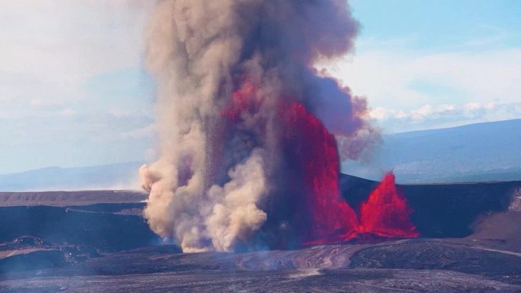 La spettacolare eruzione del vulcano Kilauea: le immagini da brivido