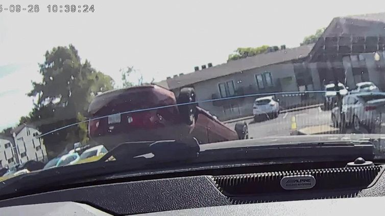 L'uscita dal parcheggio è un disastro