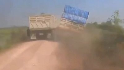 Il camion pieno di droga prova la fuga: il finale è disastroso