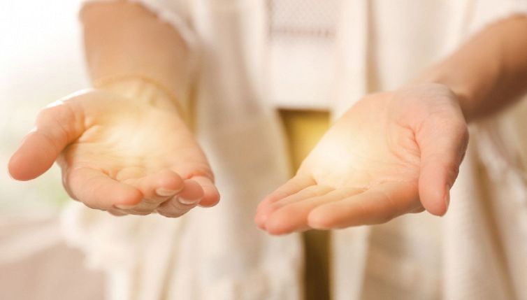 Emettiamo una luce che svanisce quando moriamo: lo studio