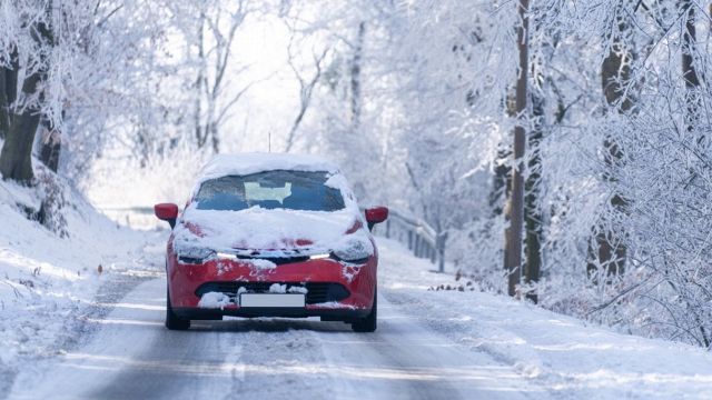 Parabrezza ghiacciato, non fare così