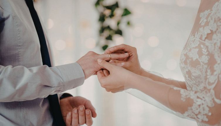 Promesse di matrimonio scritte con ChatGPT: le nozze vengono annullate