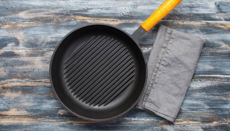 Come si puliscono le padelle in ghisa e come rigenerarle
