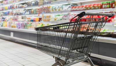 La spesa al supermercato costa di più: colpa della Shrinkflation