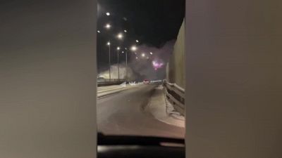 Il camionista distrugge il ponte: l'incidente è devastante