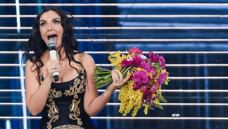 Sanremo, l'incubo di Elettra Lamborghini: blocca i "festini" e fugge