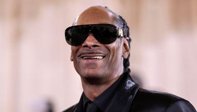 Snoop Dogg spopola alle Olimpiadi: prima la fiaccola, poi le bocce