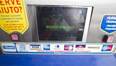 Pedaggi autostradali, si pagherà con lo smartphone: addio code