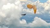Volo da paura, malfunzionamento fa roteare il paracadutista