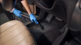 Come pulire i tappetini dell’auto in modo green e efficace