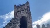 Panico al castello: crolla la storica torre medievale