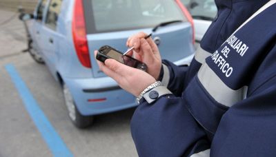 Parcheggio sulle strisce blu: quando la multa non è valida
