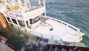 Nave si schianta sul molo