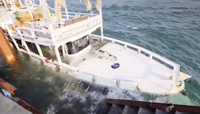 Gita in barca diventa un incubo: lo scontro col molo in Thailandia