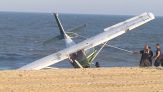 Guasto in volo: aereo atterra in spiaggia sopra le teste dei bagnanti