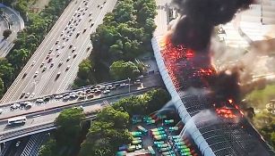 Disastro in autostrada: incidente, fiamme e fumo sull'asfalto
