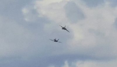 Terrificante scontro tra due jet durante uno show negli Stati Uniti, salvi i piloti