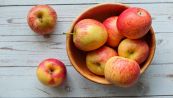 Le mele fanno maturare prima la frutta: ecco spiegato il perché