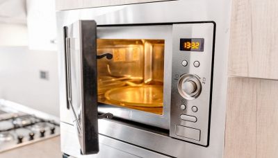 Forno a microonde: 10 cose da non scaldare mai al suo interno