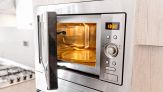 Forno a microonde: 10 cose da non scaldare mai al suo interno
