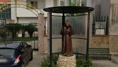 Macchia inspiegabile sulla statua di Padre Pio, la Curia la porta via