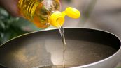 Come smaltire l’olio di cottura esausto e dove va buttato davvero