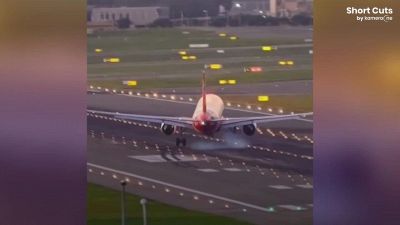 L'atterraggio controvento dell'aereo è miracoloso