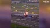 L'atterraggio controvento dell'aereo è miracoloso