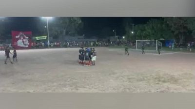 Quando il calciatore 'ruba': polizia in campo per arrestare il ladro