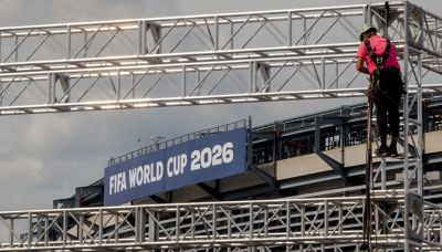 Laura Pausini alla cerimonia di chiusura dei Mondiali 2026