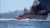 Sardegna, yacht in fiamme a Tavolara: per salvarsi si buttano in mare