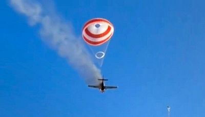 L'aereo evita il disastro grazie al paracadute speciale