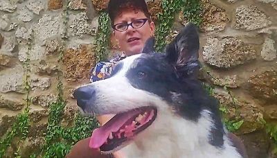 La pazza storia: donna riabbraccia il suo cane ritrovato a 1800 km di distanza