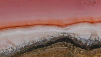 Questo lago in Turchia cambia completamente colore ogni estate