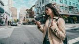 Multe ai pedoni col cellulare, la novità del Codice della strada