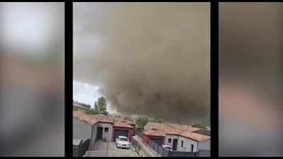 Francia, violento tornado colpisce abitazioni a Pomas: il video è pauroso