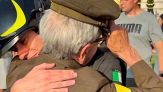 Varese, nonno in lacrime promuove il nipote vigile del fuoco