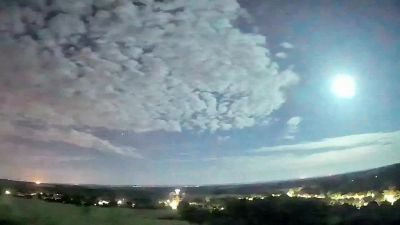 La palla di fuoco illumina il cielo a giorno: il video è spettacolare