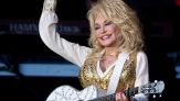 Addio a Dolly Parton, ma la sua canzone più famosa in Italia l’ha cantata Whitney Houston