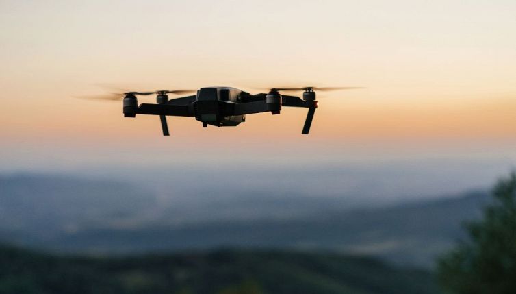 Cos'è la guerra ibrida, come funziona e perché l’Europa è in allarme