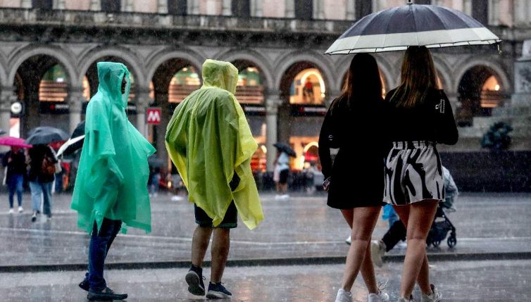 Malattia della pioggia, allarme in Europa: i sintomi e come difendersi