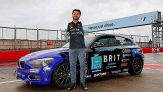 Callum Smith, il pilota senza braccia che gareggia a 180 km/h sterzando con i piedi
