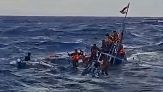 La barca sta per affondare: il salvataggio è in extremis