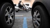 Parcheggi e strisce blu, cambiano le regole: quando scatta la multa