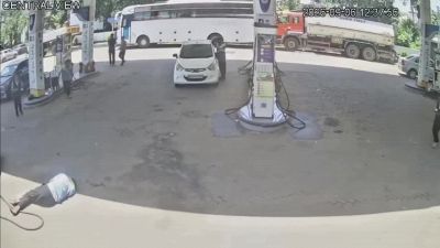Il gesto è folle: disastro dal benzinaio