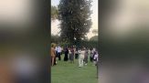 Lo spettacolo al matrimonio sorprende tutti