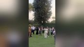 Lo spettacolo al matrimonio sorprende tutti